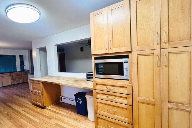 Foto del edificio - 3900 Laurel Rd