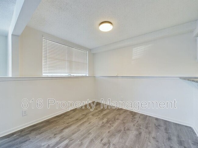 Building Photo - 300 Osage St