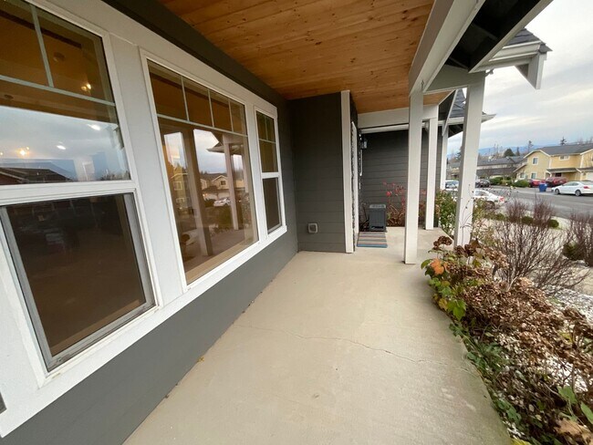 Foto del edificio - 4 Bed, 2.25 Bath Home with Solar System an...