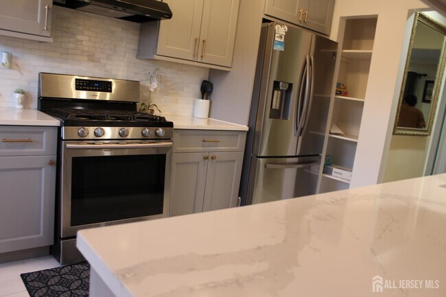 Foto del edificio - 707 Merrywood Dr