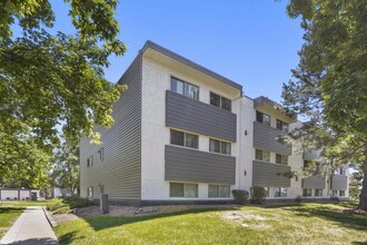 Building Photo - The Iris