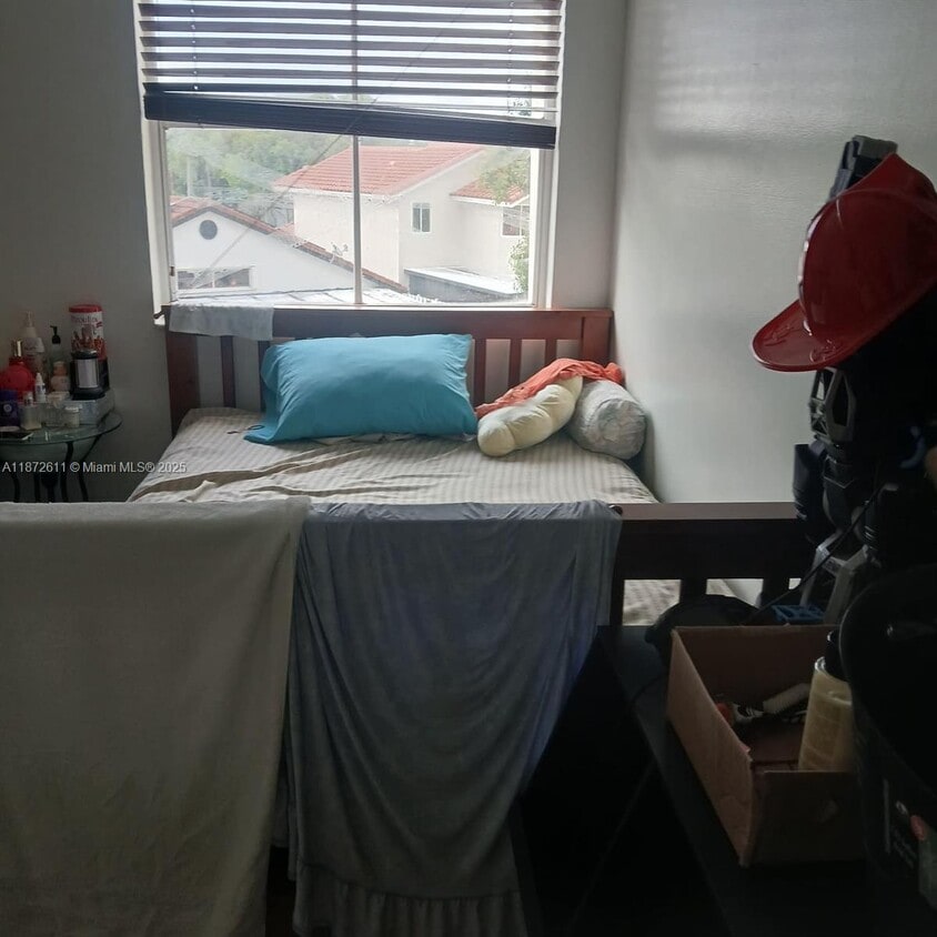 Foto principal - 6280 NW 186th St