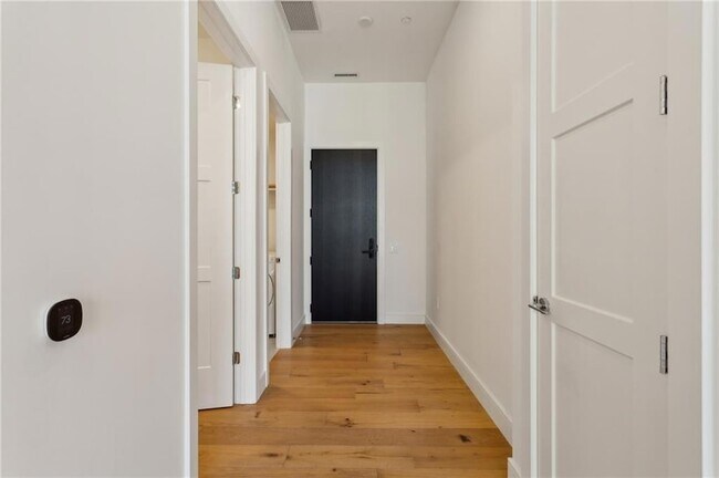 Foto del edificio - 2425 Peachtree Rd NE