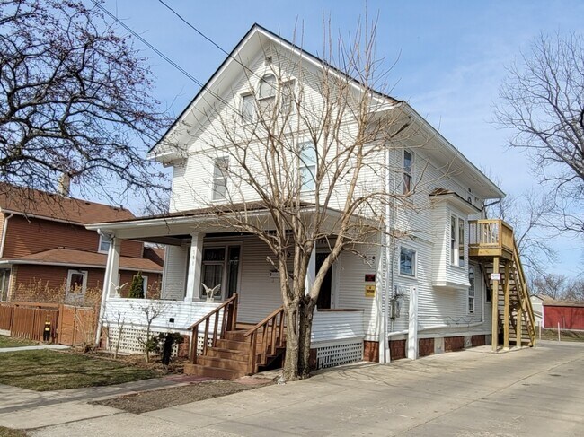 Building Photo - 786 E Benton St
