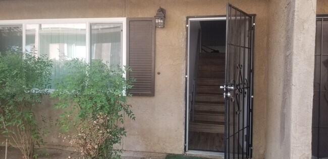 Foto del edificio - 14299 La Paz Dr