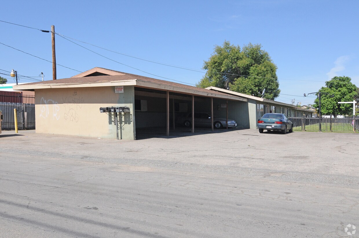 Building Photo - 13451 Edgemont St