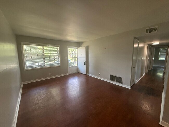 Foto del edificio - 3035 Holiday Dr SW