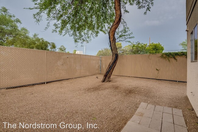 Building Photo - 2 br, 1.5 bath House - 4120 E Bermuda Street