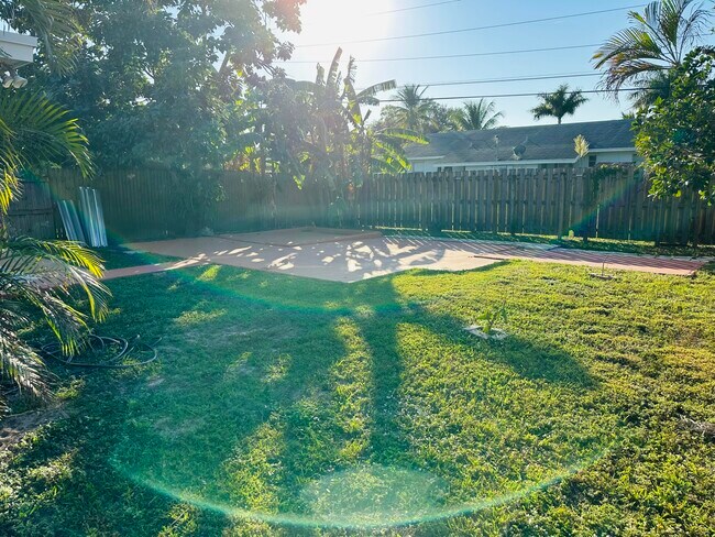 Foto del edificio - 1659 Magnolia Ln