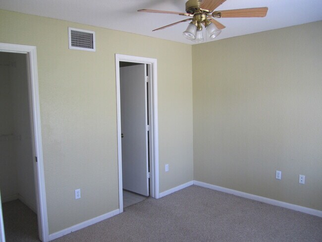 Building Photo - 525 Southwest Pky