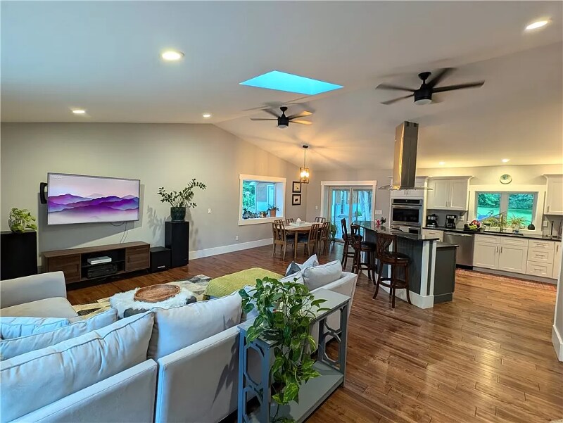 Foto principal - 726 5 Mile Dr