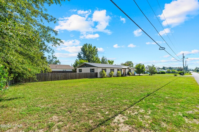 Foto del edificio - 2205 Game Farm Rd