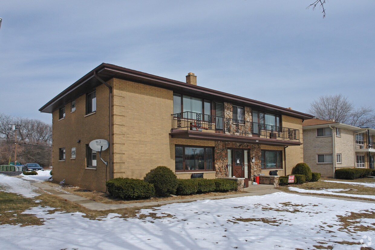 Building Photo - 6024 W Cleveland Ave