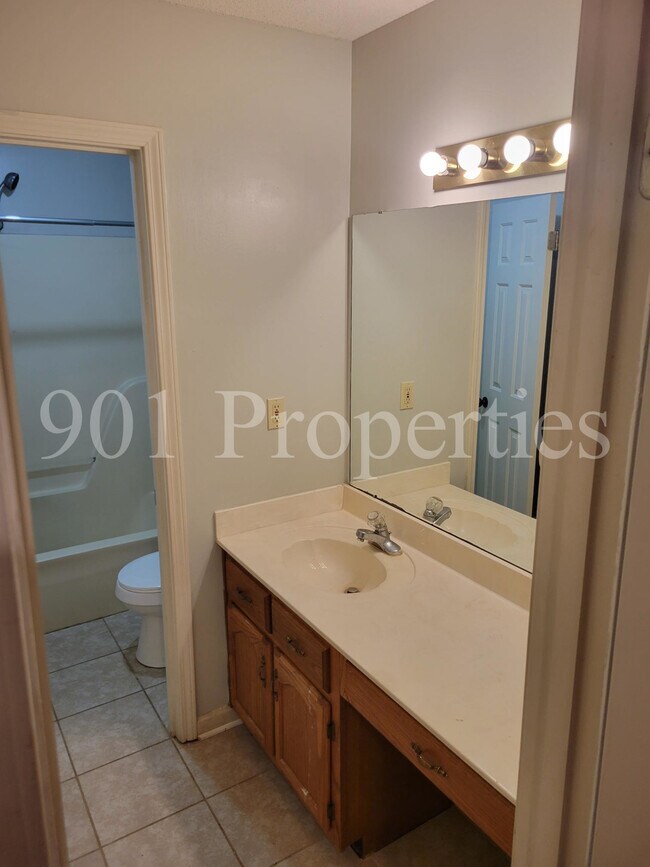 Building Photo - 2575 Appling Crest Dr