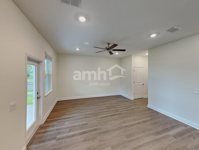 Foto del edificio - 6004 Pinewood Ests Dr