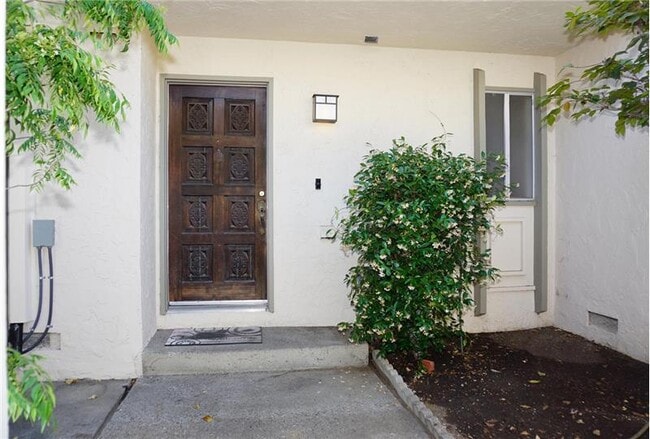 Building Photo - 1042 Regency Knoll Dr
