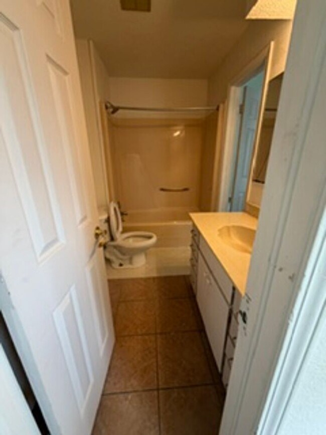 Foto del edificio - 3 bedroom, 2 bath with huge den or bonus room