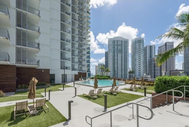 Building Photo - 350 S Miami Ave