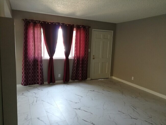 Foto del edificio - 7549 N Hollywood Way