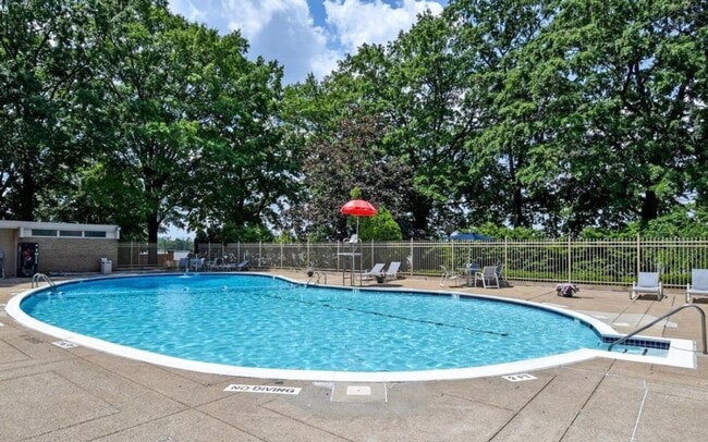 Building Photo - Stunning 1 BR/1 BA Condo in Southwest Wate...