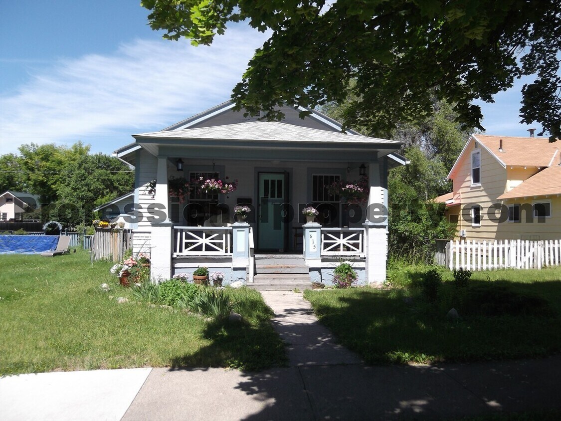 Primary Photo - Two Bedroom Home in the Rose Park Neighbor...