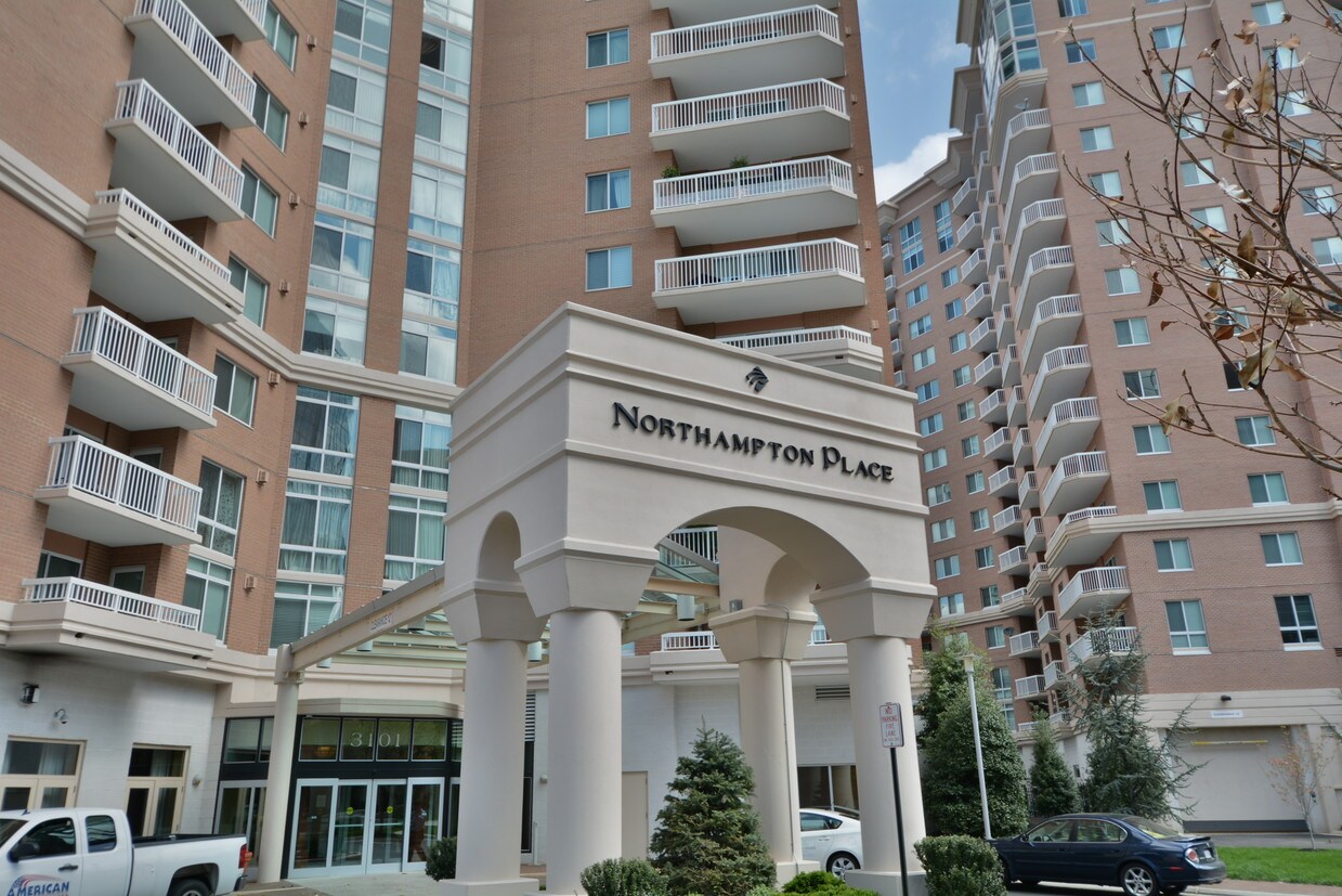 Primary Photo - 3101 N Hampton Dr