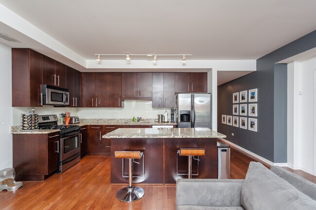 Foto del edificio - 744 W Fullerton Ave