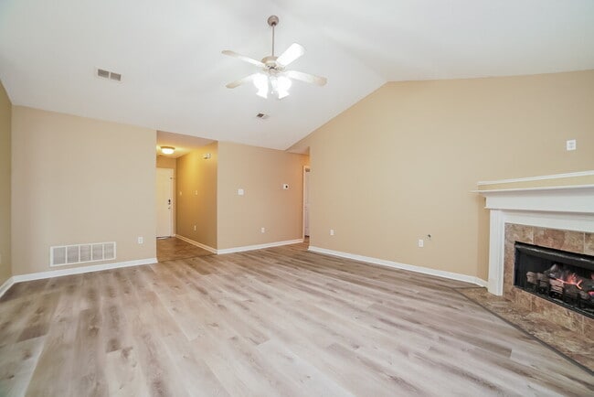 Building Photo - 6932 Wrenwood Dr