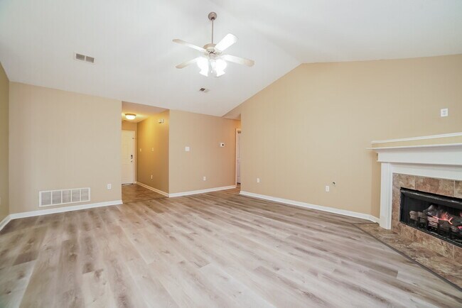 Foto del edificio - 6932 Wrenwood Dr