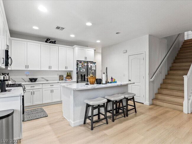Foto del edificio - 7615 Paso Robles Ave