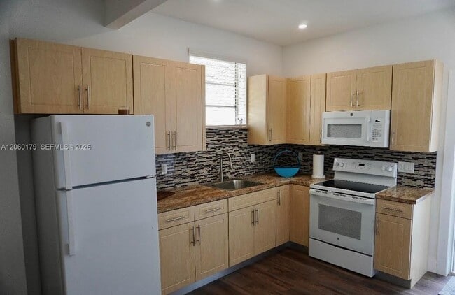 Building Photo - 61 NW 38th Ct