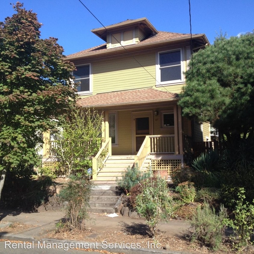 Primary Photo - 3 br, 1.5 bath House - 67 NE Skidmore