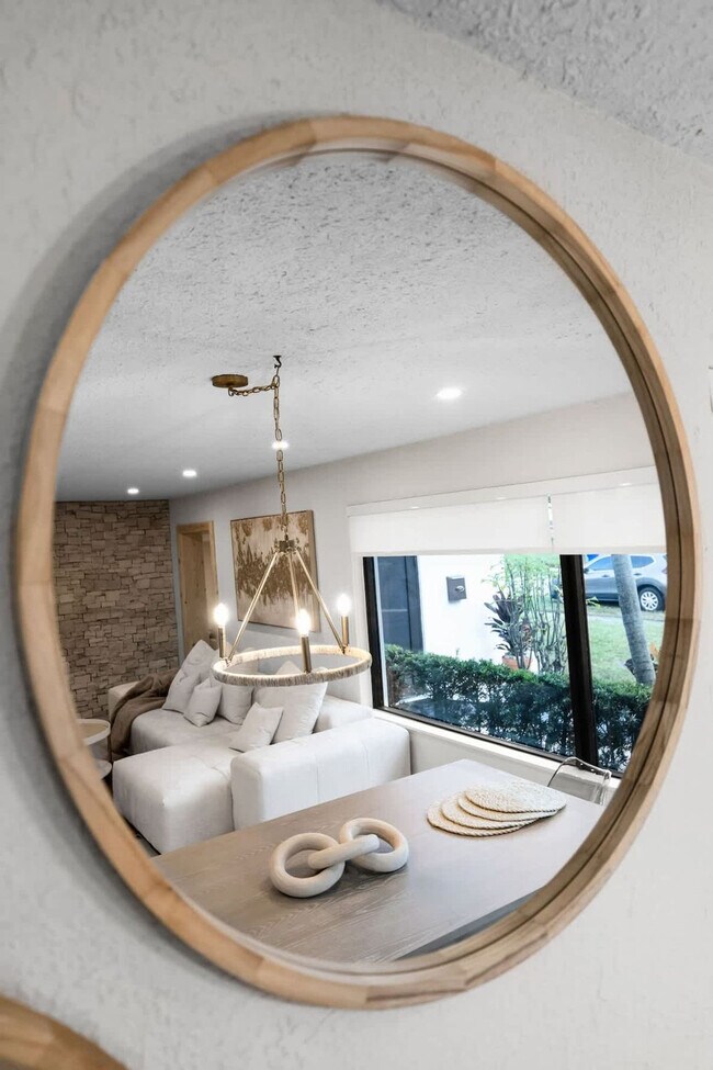 Foto del edificio - 6450 Perry St