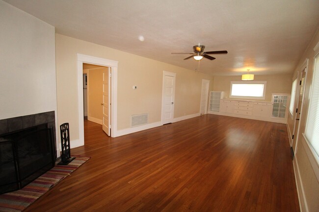 Foto del edificio - Santa Paula Ranch Home- 2 Bedroom w/Den