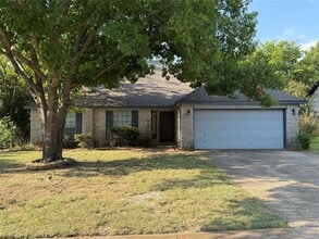 Building Photo - 1221 Castleman Dr