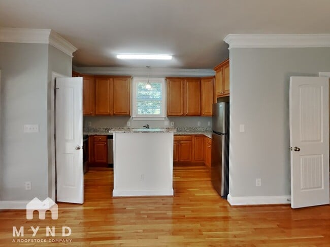 Building Photo - 140 Sylvan Way