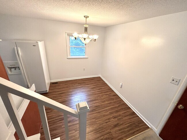 Foto del edificio - 1405 Webb Ridge Rd