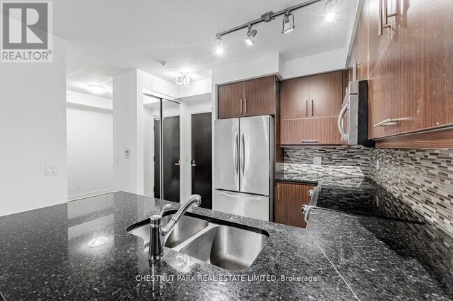 Photo du bâtiment - 825 Church St