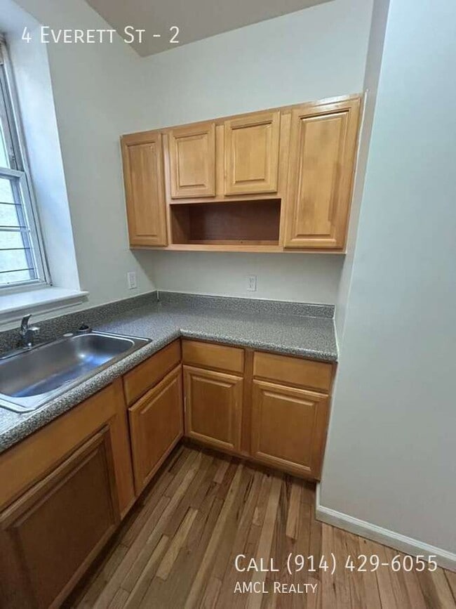 Building Photo - 4 Everett St