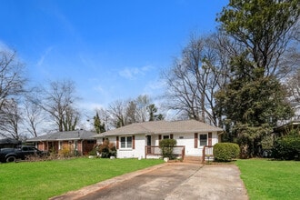 Building Photo - 1695 Valencia Rd