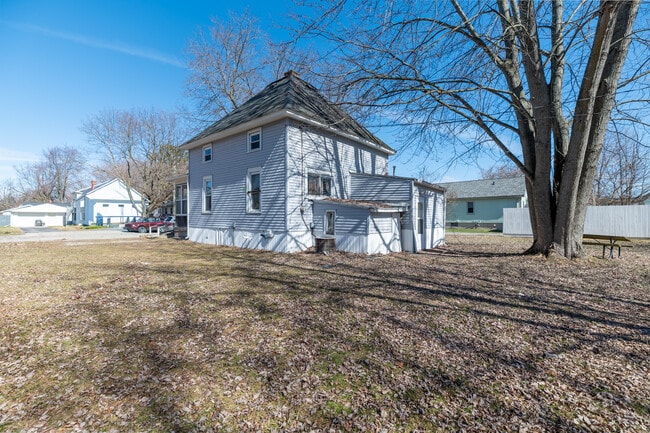 Building Photo - 1827 Gilbert St