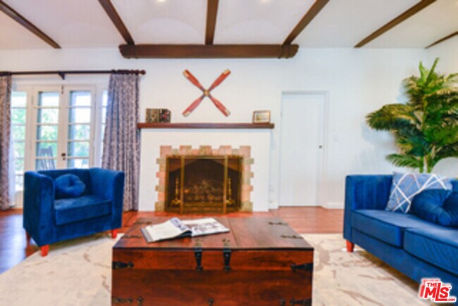 Building Photo - 333 S Rodeo Dr