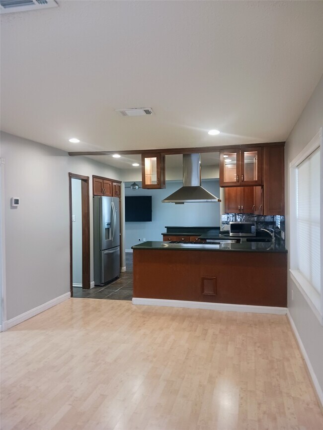 Foto del edificio - 923 W 41st St