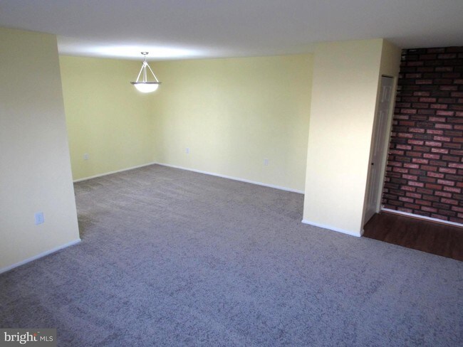 Foto del edificio - 11342 Cherry Hill Rd