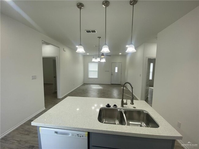 Building Photo - 2913 Maria Dr