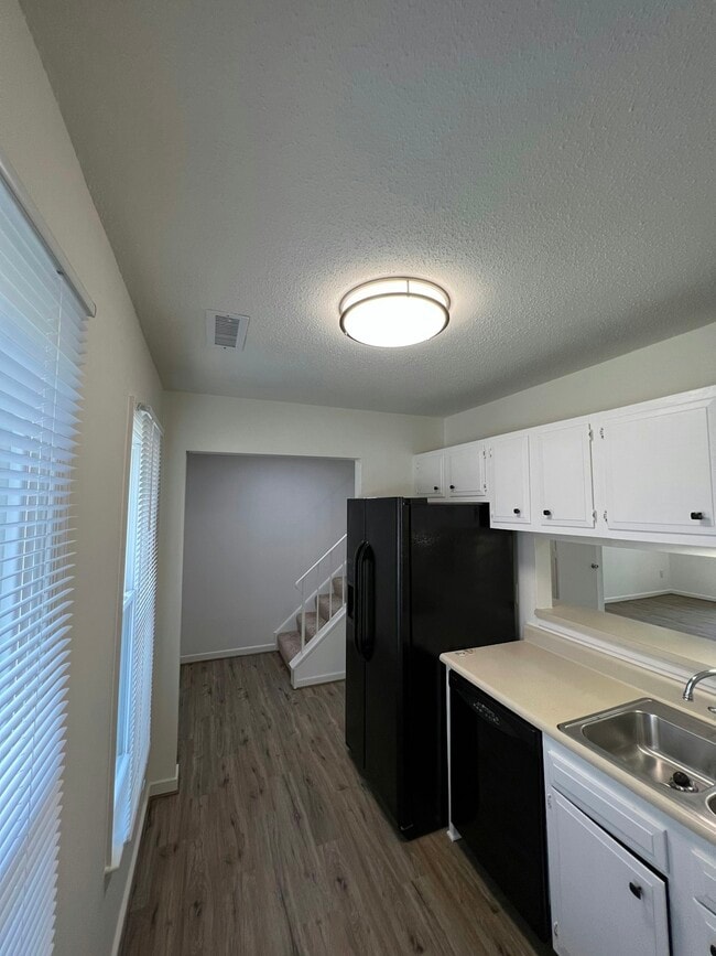 Building Photo - 413 Hickorywood Cir