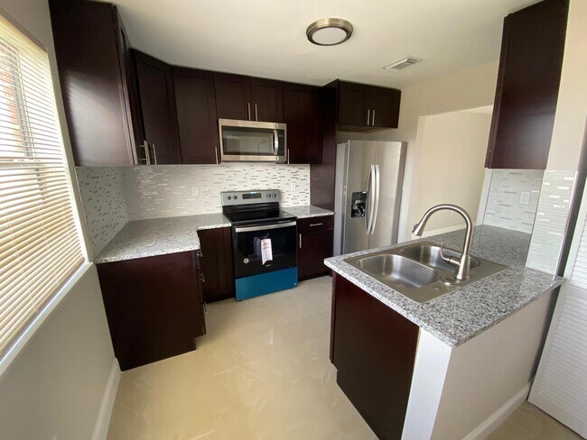 Building Photo - 10 Harvard Cir