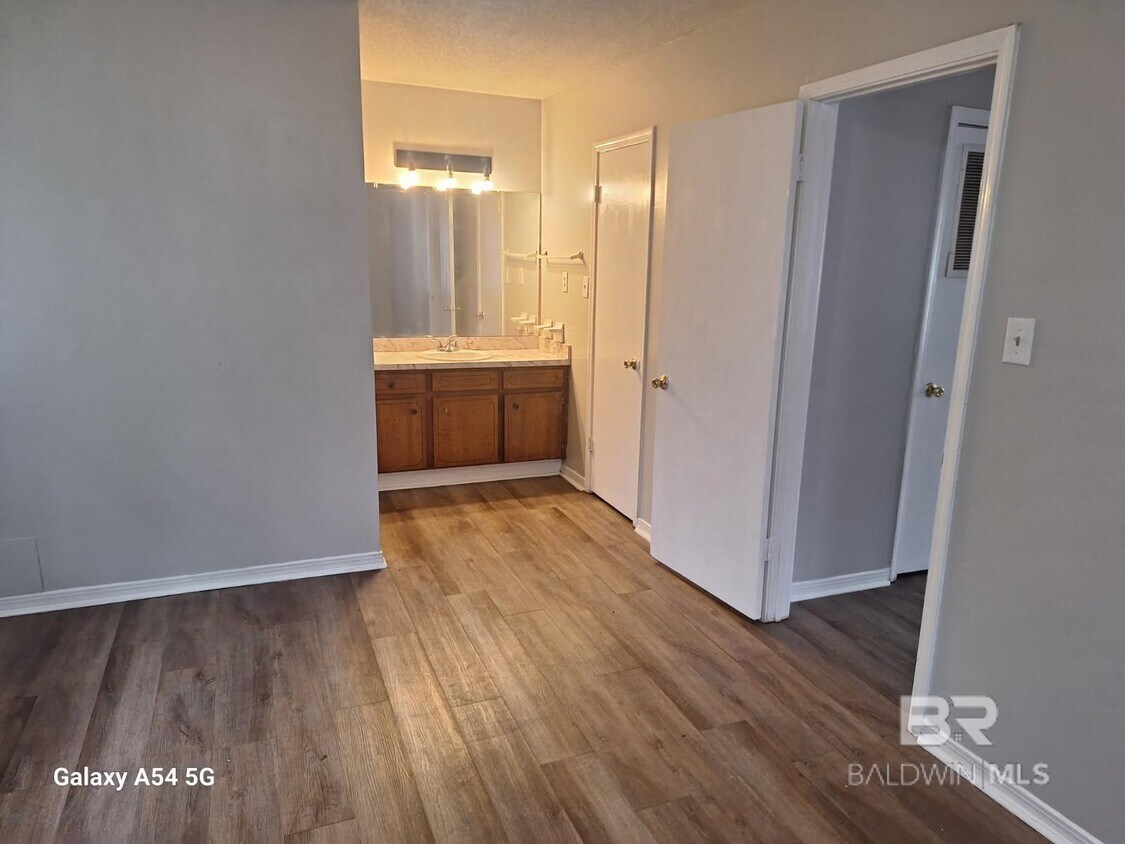 Building Photo - 502 Geronimo St