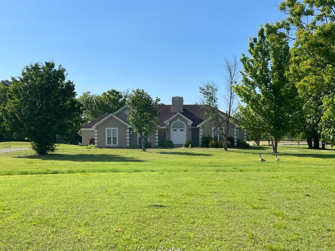 Primary Photo - 581 Oak Ridge Dr