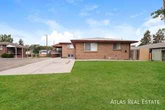 Building Photo - 681 Fraser St